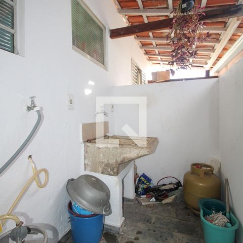 Casa à venda com 200m², 3 quartos e 2 vagas Casa à venda com 200m², 3 quartos e 2 vagasEdícula