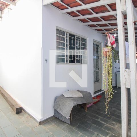 Casa à venda com 200m², 3 quartos e 2 vagas Casa à venda com 200m², 3 quartos e 2 vagasEdícula