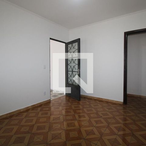 Casa à venda com 200m², 3 quartos e 2 vagas Casa à venda com 200m², 3 quartos e 2 vagasSala