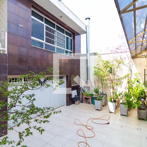 Casa à venda com 210m², 3 quartos e 5 vagas Casa à venda com 210m², 3 quartos e 5 vagasGaragem