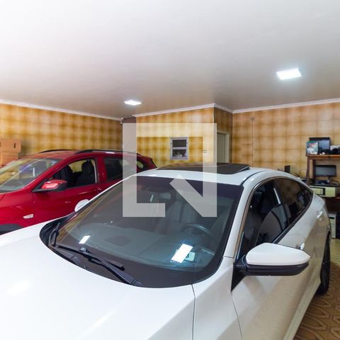 Casa à venda com 210m², 3 quartos e 5 vagas Casa à venda com 210m², 3 quartos e 5 vagasGaragem
