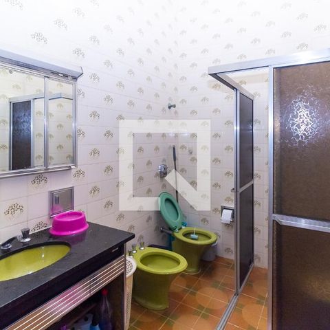 Casa à venda com 210m², 3 quartos e 5 vagas Casa à venda com 210m², 3 quartos e 5 vagasBanheiro 2