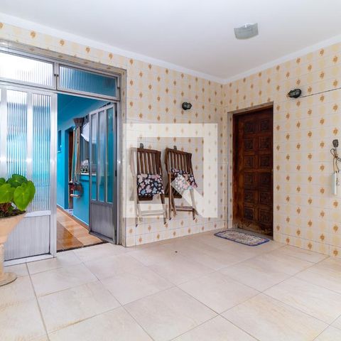 Casa à venda com 210m², 3 quartos e 5 vagas Casa à venda com 210m², 3 quartos e 5 vagasVaranda de Entrada