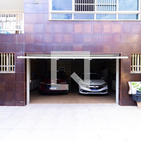 Casa à venda com 210m², 3 quartos e 5 vagas Casa à venda com 210m², 3 quartos e 5 vagasGaragem