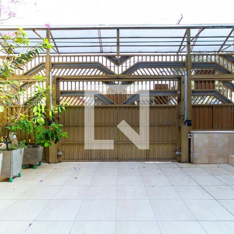 Casa à venda com 210m², 3 quartos e 5 vagas Casa à venda com 210m², 3 quartos e 5 vagasGaragem