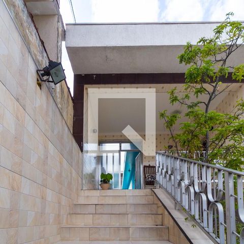 Casa à venda com 210m², 3 quartos e 5 vagas Casa à venda com 210m², 3 quartos e 5 vagasEntrada da Casa