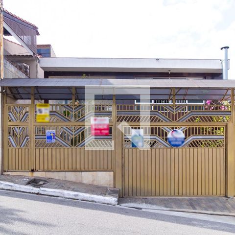 Casa à venda com 210m², 3 quartos e 5 vagas Casa à venda com 210m², 3 quartos e 5 vagasFachada