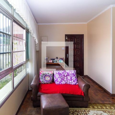 Casa à venda com 210m², 3 quartos e 5 vagas Casa à venda com 210m², 3 quartos e 5 vagasSala