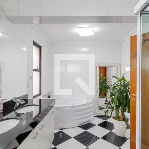Apartamento à venda com 300m², 4 quartos e 4 vagasBanheiro da Suíte 1