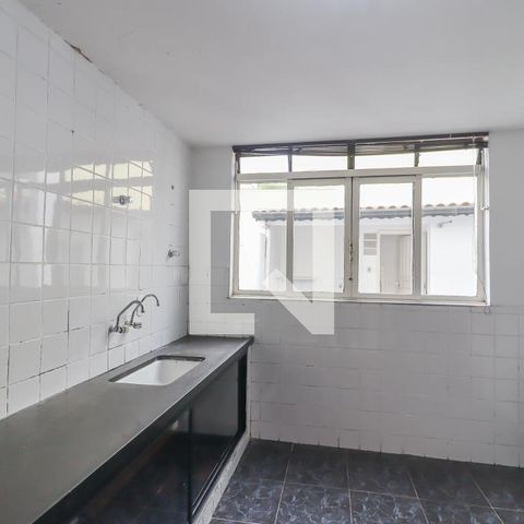 Casa à venda com 184m², 4 quartos e 2 vagas Casa à venda com 184m², 4 quartos e 2 vagasCozinha e Área de Serviço