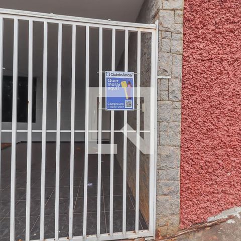 Casa à venda com 184m², 4 quartos e 2 vagas Casa à venda com 184m², 4 quartos e 2 vagasFachada
