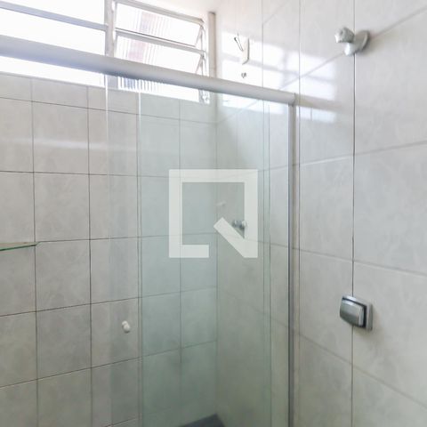 Casa à venda com 184m², 4 quartos e 2 vagas Casa à venda com 184m², 4 quartos e 2 vagasBanheiro
