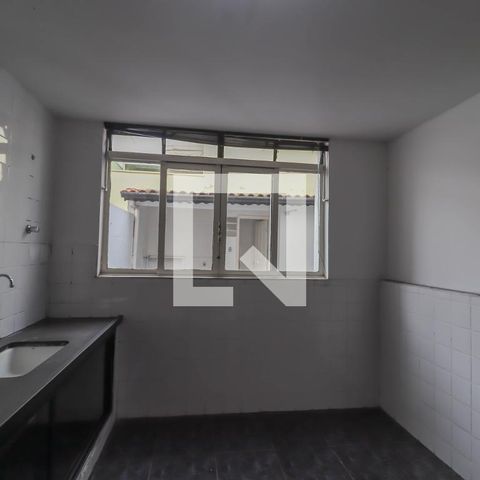Casa à venda com 184m², 4 quartos e 2 vagas Casa à venda com 184m², 4 quartos e 2 vagasCozinha e Área de Serviço