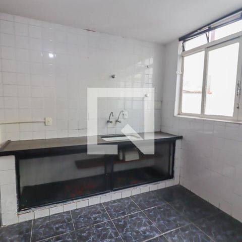 Casa à venda com 184m², 4 quartos e 2 vagas Casa à venda com 184m², 4 quartos e 2 vagasCozinha e Área de Serviço