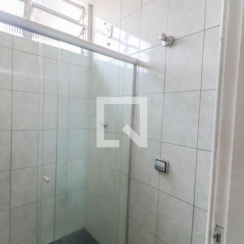 Casa à venda com 184m², 4 quartos e 2 vagas Casa à venda com 184m², 4 quartos e 2 vagasBanheiro