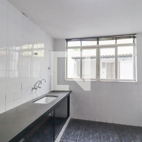 Casa à venda com 184m², 4 quartos e 2 vagas Casa à venda com 184m², 4 quartos e 2 vagasCozinha e Área de Serviço