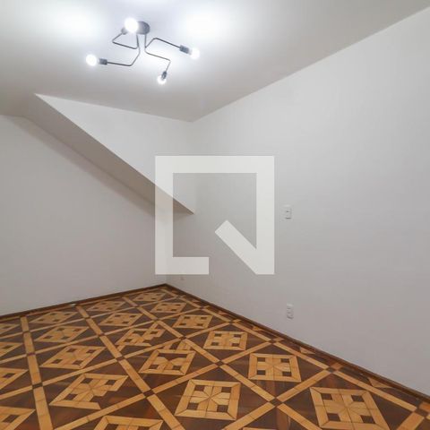 Casa à venda com 184m², 4 quartos e 2 vagas Casa à venda com 184m², 4 quartos e 2 vagasSala