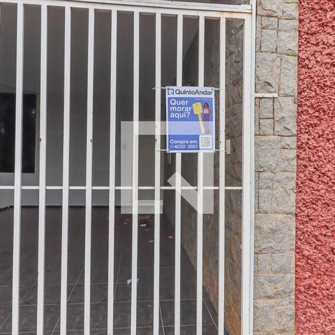 Casa à venda com 184m², 4 quartos e 2 vagas Casa à venda com 184m², 4 quartos e 2 vagasFachada