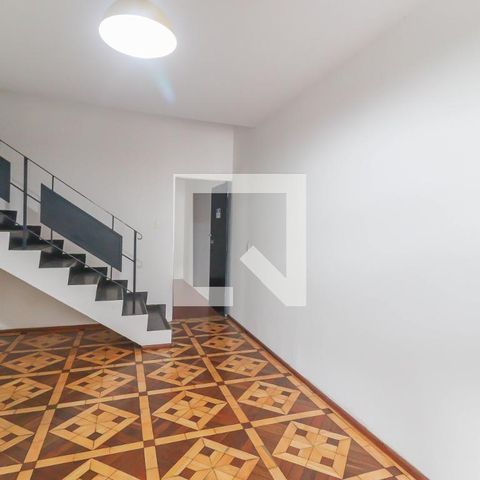 Casa à venda com 184m², 4 quartos e 2 vagas Casa à venda com 184m², 4 quartos e 2 vagasSala