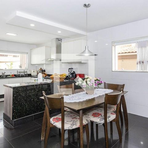 Casa à venda com 440m², 4 quartos e 5 vagas