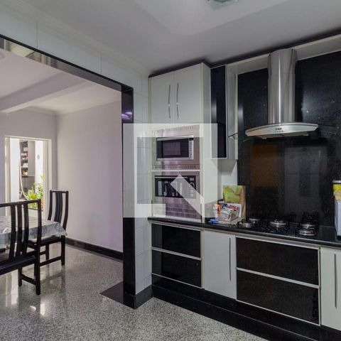 Casa à venda com 285m², 3 quartos e 6 vagas Casa à venda com 285m², 3 quartos e 6 vagasCozinha