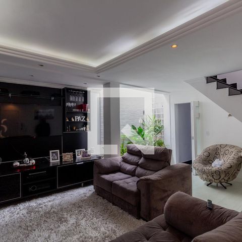 Casa à venda com 285m², 3 quartos e 6 vagas Casa à venda com 285m², 3 quartos e 6 vagasSala