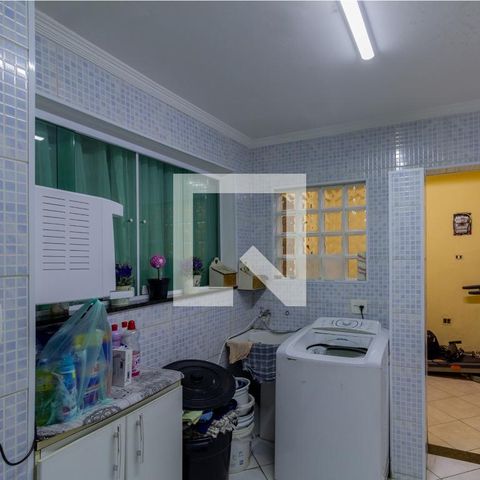 Casa à venda com 285m², 3 quartos e 6 vagas Casa à venda com 285m², 3 quartos e 6 vagasÁrea de Serviço