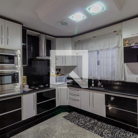 Casa à venda com 285m², 3 quartos e 6 vagas Casa à venda com 285m², 3 quartos e 6 vagasCozinha