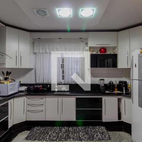 Casa à venda com 285m², 3 quartos e 6 vagas Casa à venda com 285m², 3 quartos e 6 vagasCozinha