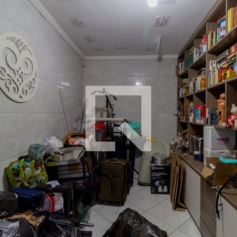 Casa à venda com 285m², 3 quartos e 6 vagas Casa à venda com 285m², 3 quartos e 6 vagasQuarto de Serviço