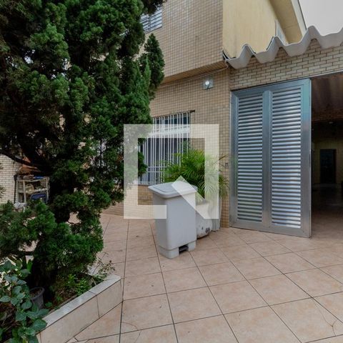 Casa à venda com 285m², 3 quartos e 6 vagas Casa à venda com 285m², 3 quartos e 6 vagasQuintal