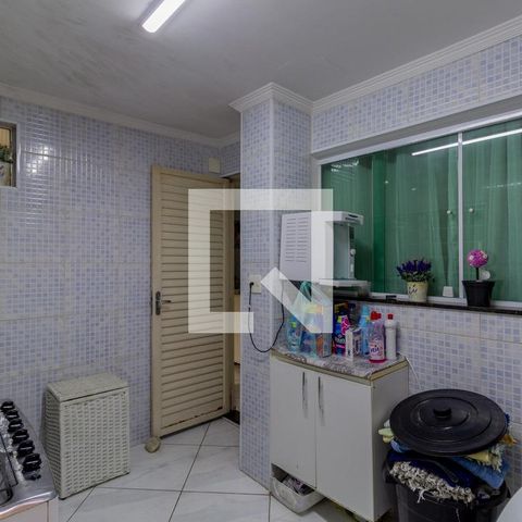 Casa à venda com 285m², 3 quartos e 6 vagas Casa à venda com 285m², 3 quartos e 6 vagasÁrea de Serviço