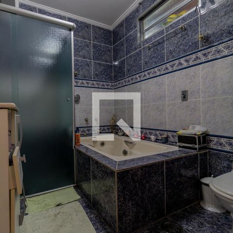Casa à venda com 285m², 3 quartos e 6 vagas Casa à venda com 285m², 3 quartos e 6 vagasBanheiro Suíte