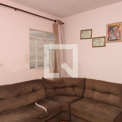 Casa à venda com 170m², 2 quartos e 1 vagaSala