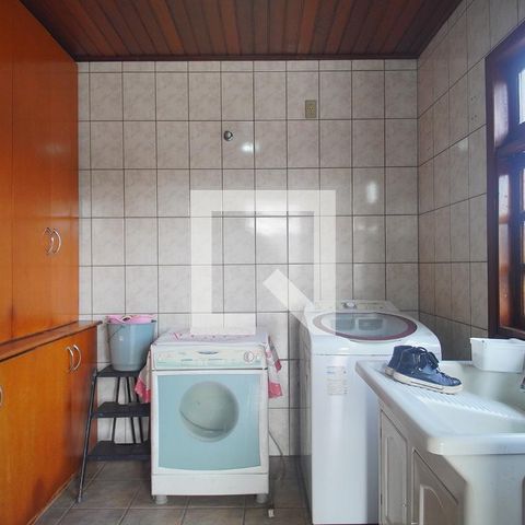 Casa à venda com 630m², 3 quartos e 2 vagas Casa à venda com 630m², 3 quartos e 2 vagasÁrea de Serviço