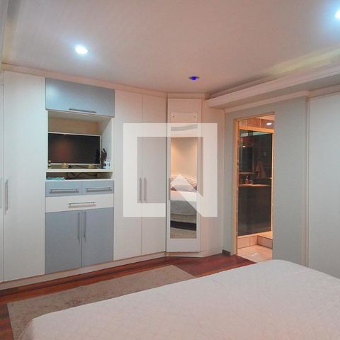 Casa à venda com 630m², 3 quartos e 2 vagas Casa à venda com 630m², 3 quartos e 2 vagasSuíteSuíte