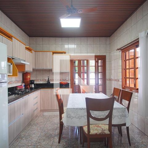 Casa à venda com 630m², 3 quartos e 2 vagas Casa à venda com 630m², 3 quartos e 2 vagasCozinha