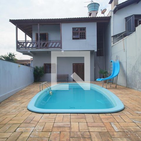 Casa à venda com 630m², 3 quartos e 2 vagas Casa à venda com 630m², 3 quartos e 2 vagasQuintal