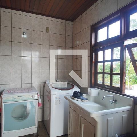 Casa à venda com 630m², 3 quartos e 2 vagas Casa à venda com 630m², 3 quartos e 2 vagasÁrea de Serviço