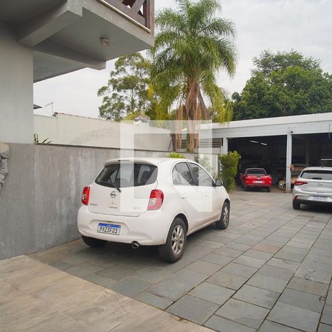 Casa à venda com 630m², 3 quartos e 2 vagas Casa à venda com 630m², 3 quartos e 2 vagasÁrea externa
