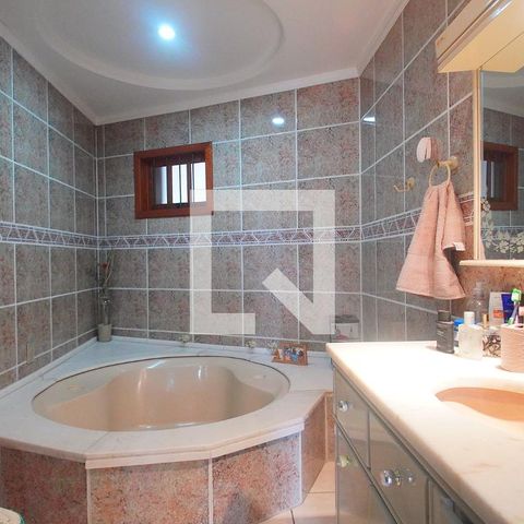 Casa à venda com 630m², 3 quartos e 2 vagas Casa à venda com 630m², 3 quartos e 2 vagasBanheiro da Suíte