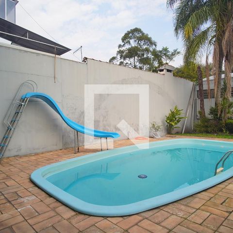 Casa à venda com 630m², 3 quartos e 2 vagas Casa à venda com 630m², 3 quartos e 2 vagasPiscina
