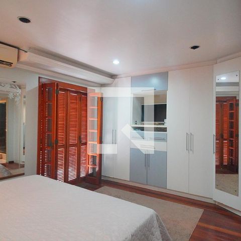 Casa à venda com 630m², 3 quartos e 2 vagas Casa à venda com 630m², 3 quartos e 2 vagasSuíte