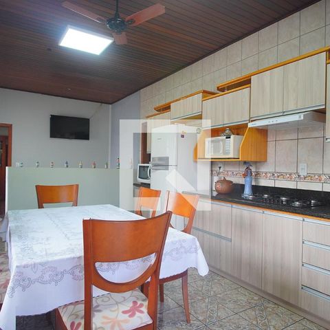 Casa à venda com 630m², 3 quartos e 2 vagas Casa à venda com 630m², 3 quartos e 2 vagasCozinha