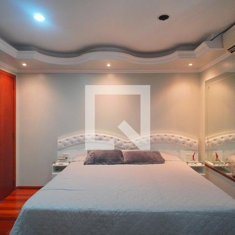 Casa à venda com 630m², 3 quartos e 2 vagas Casa à venda com 630m², 3 quartos e 2 vagasSuíte