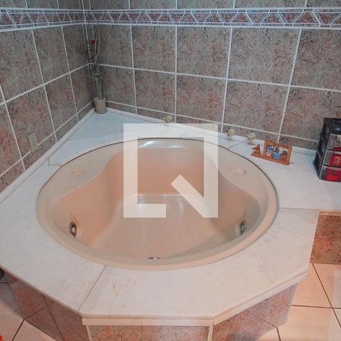 Casa à venda com 630m², 3 quartos e 2 vagas Casa à venda com 630m², 3 quartos e 2 vagasBanheiro da Suíte