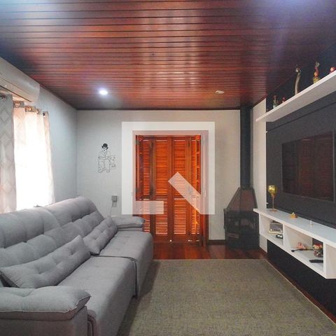 Casa à venda com 630m², 3 quartos e 2 vagas Casa à venda com 630m², 3 quartos e 2 vagasSala