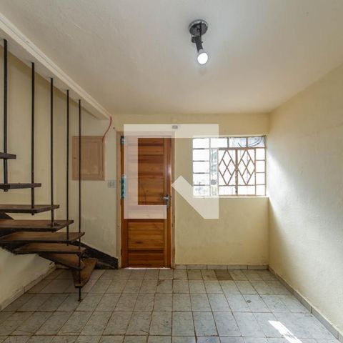 Casa à venda com 70m², 2 quartos e sem vaga Casa à venda com 70m², 2 quartos e sem vagaSala