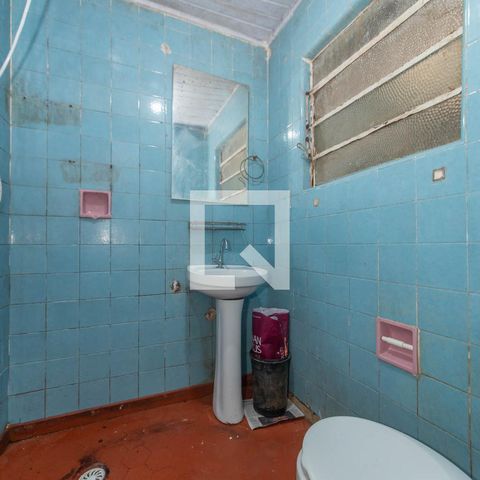 Casa à venda com 70m², 2 quartos e sem vaga Casa à venda com 70m², 2 quartos e sem vagaBanheiro