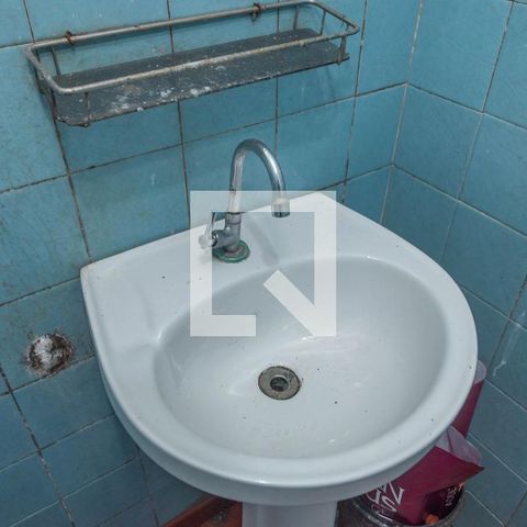 Casa à venda com 70m², 2 quartos e sem vaga Casa à venda com 70m², 2 quartos e sem vagaBanheiro